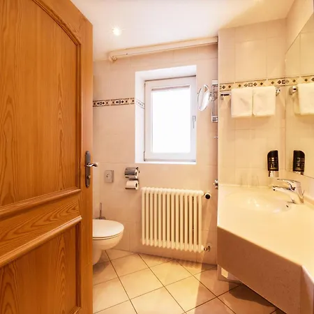 Sonne Post Mit Schwimmbad Отель