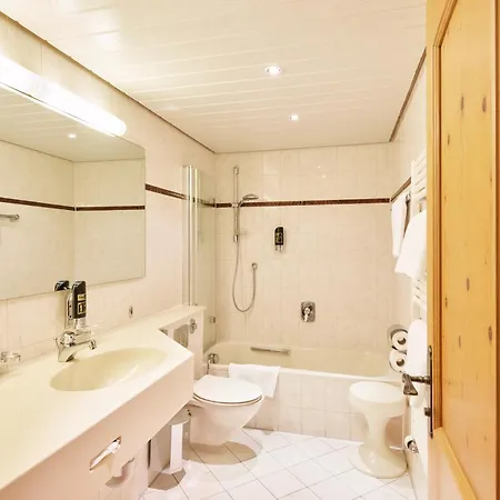 Sonne Post Mit Schwimmbad فندق تيتيسي نيوستادت