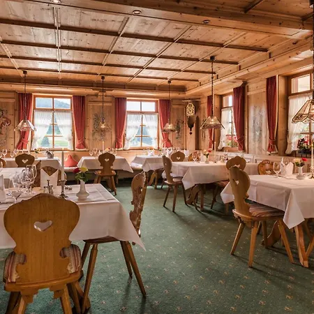 Sonne Post Mit Schwimmbad 3* تيتيسي نيوستادت