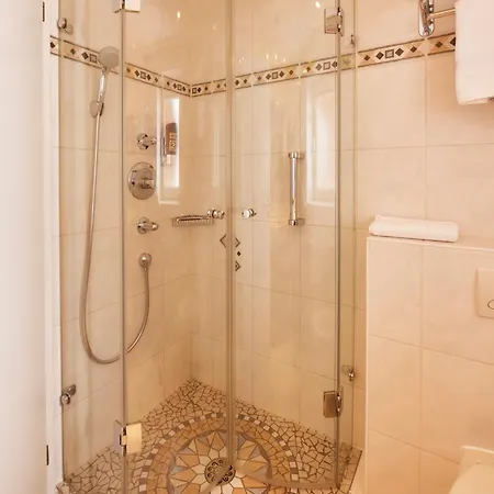 فندق Sonne Post Mit Schwimmbad تيتيسي نيوستادت