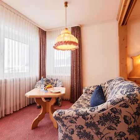 Sonne Post Mit Schwimmbad Отель Титизее-Нойштадт