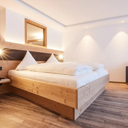 Sonne Post Mit Schwimmbad فندق تيتيسي نيوستادت