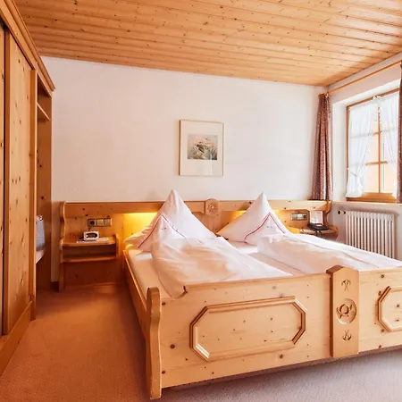 Sonne Post Mit Schwimmbad فندق تيتيسي نيوستادت