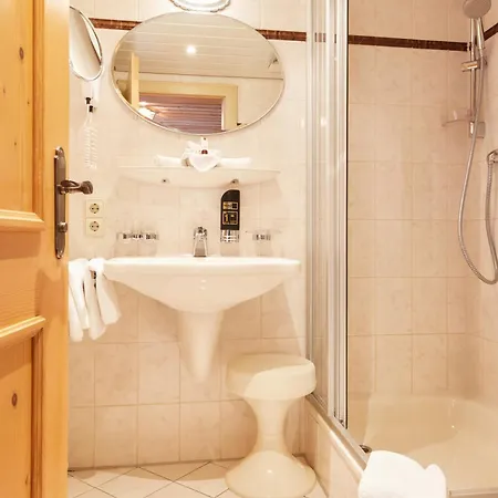 فندق Sonne Post Mit Schwimmbad تيتيسي نيوستادت