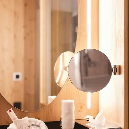 Sonne Post Mit Schwimmbad تيتيسي نيوستادت