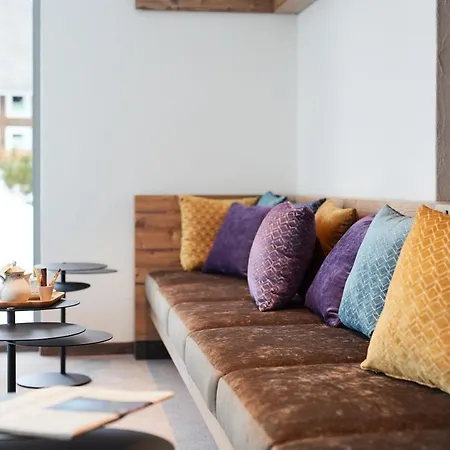 Sonne Post Mit Schwimmbad 3* Титизее-Нойштадт