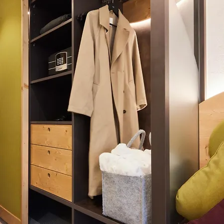 Sonne Post Mit Schwimmbad تيتيسي نيوستادت