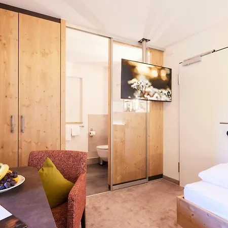 Sonne Post Mit Schwimmbad