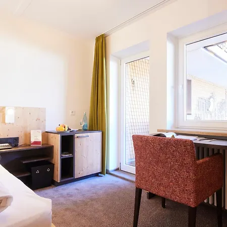 فندق Sonne Post Mit Schwimmbad تيتيسي نيوستادت