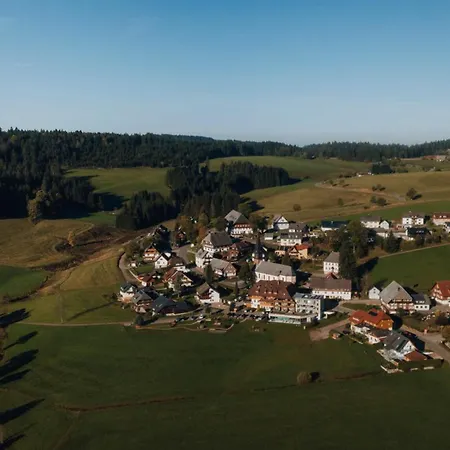 Sonne Post Mit Schwimmbad تيتيسي نيوستادت