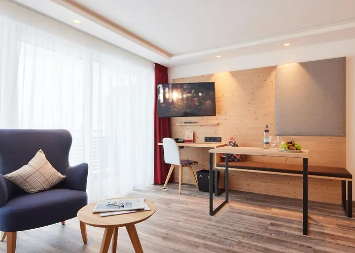 Отель Sonne Post Mit Schwimmbad 3*