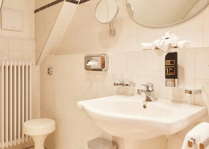 Sonne Post Mit Schwimmbad Hotel 3*