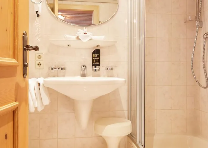 Hotel Sonne Post Mit Schwimmbad Titisee-Neustadt