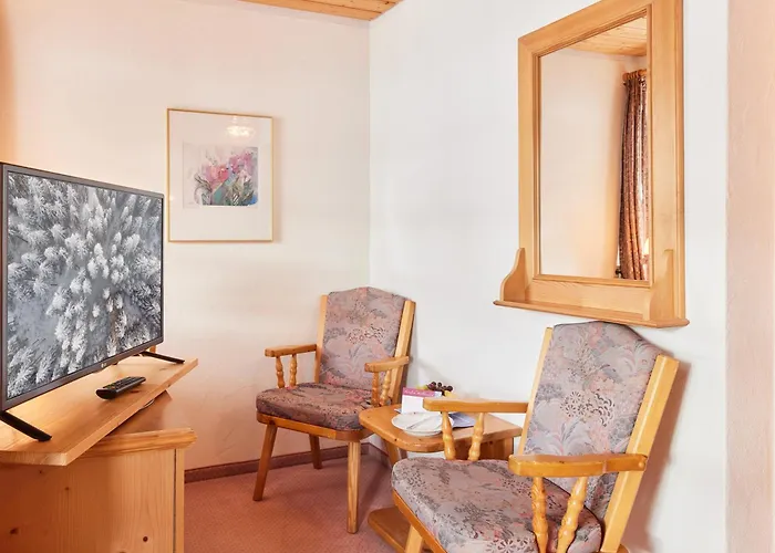 Sonne Post Mit Schwimmbad Отель